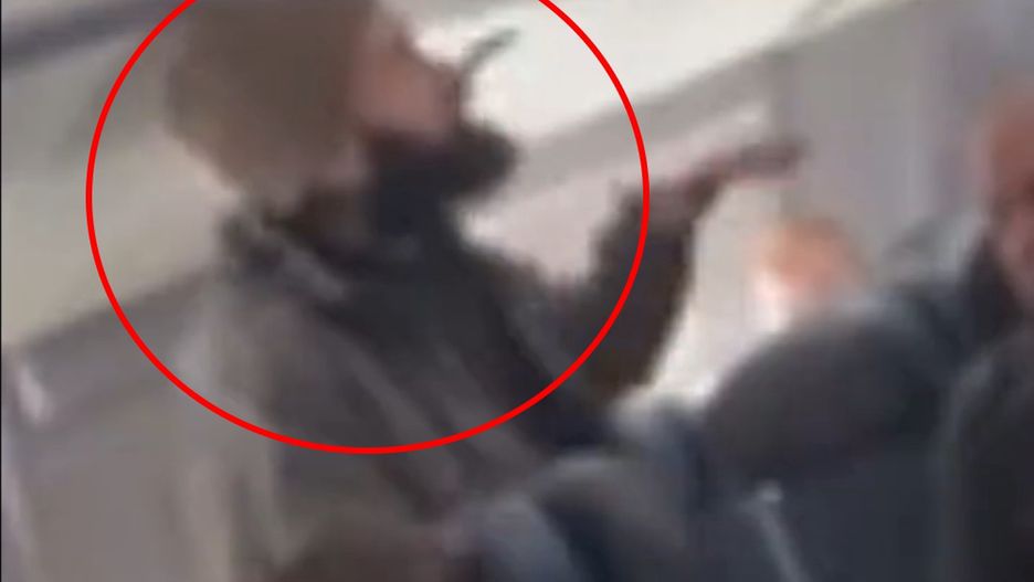 Agresywny pasażer groził, że "przejmuje" samolot