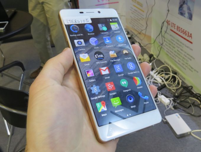 YotaPhone ma kolejnego konkurenta. Niestety jego cena będzie "nie chińska" 3