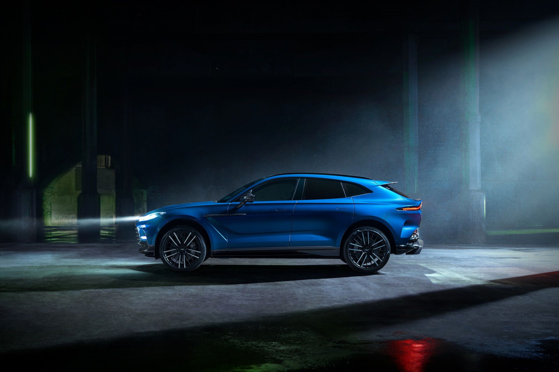 Aston Maritn DBX707 (2022)