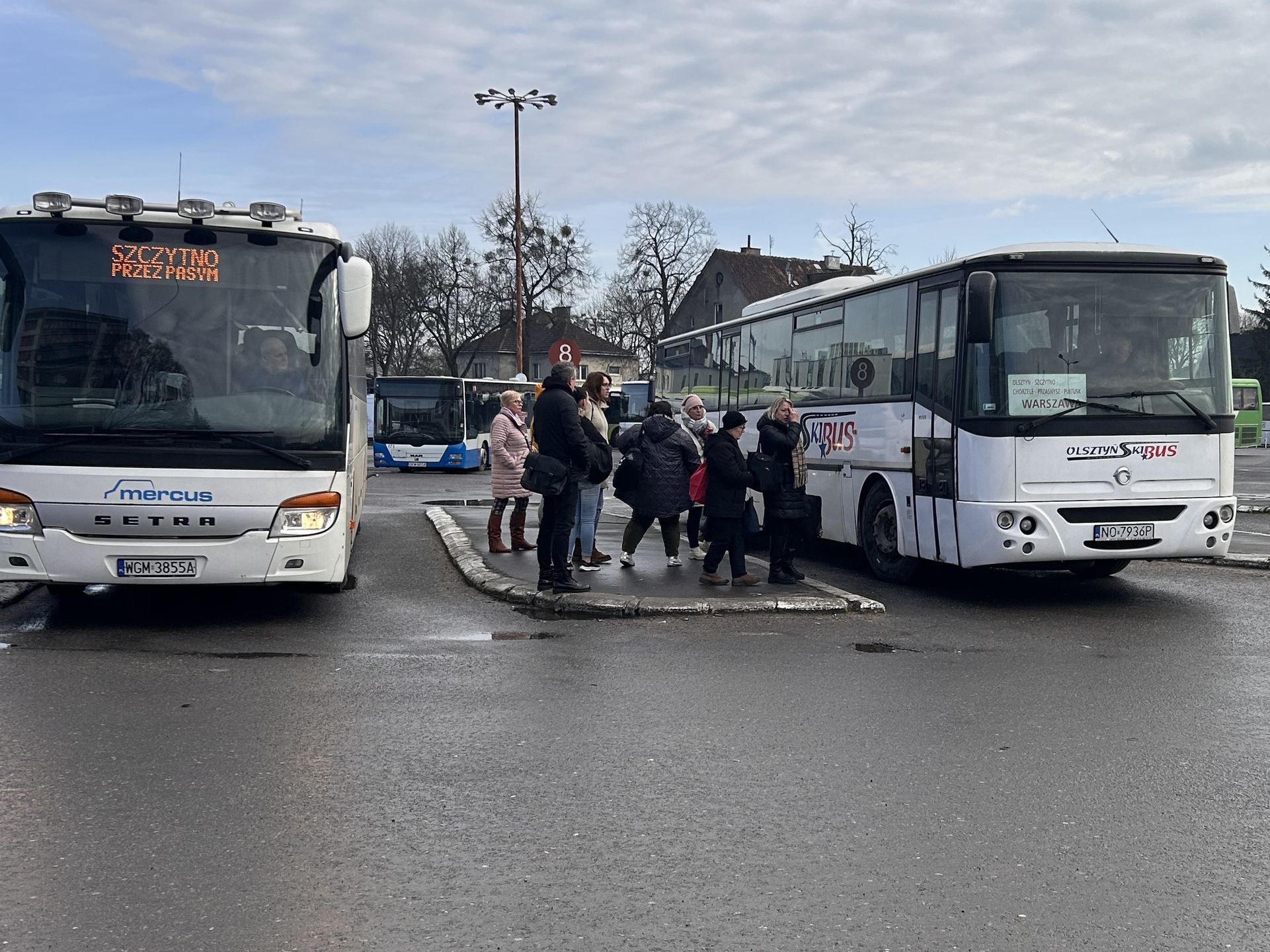 Olsztyński dworzec autobusowy wygląda jak zapuszczony duży przystanek