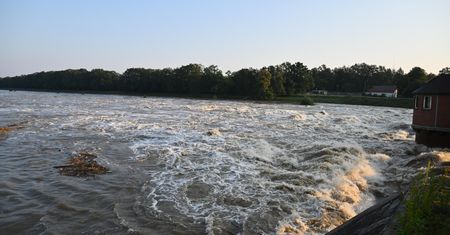 Fala kulminacyjna w Brzegu Dolnym. Odra przekroczyła poziom 9 metrów