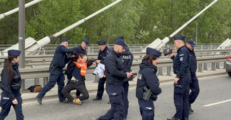Zaczęło się z samego rana. Kordony policji na mostach w Warszawie