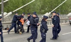 Zaczęło się z samego rana. Kordony policji na mostach w Warszawie