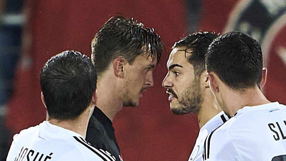 Na zdjęciu: Kristoffer Olsson (w ciemnej koszulce)