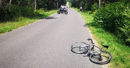 Koszmarny wypadek młodych rowerzystów. Są w poważnym stanie