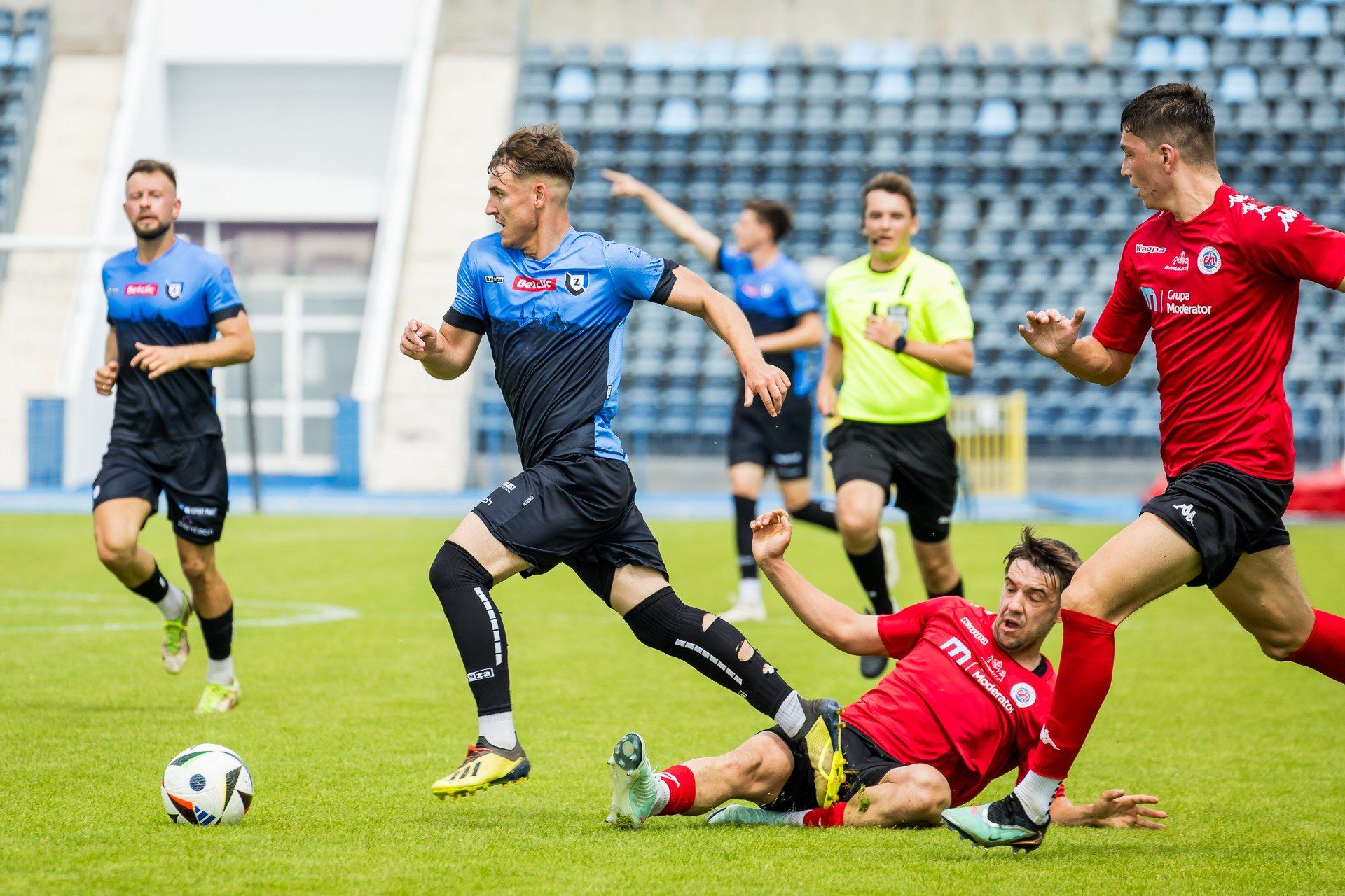 W ostatnim meczu przed startem Betclic 3. Ligi Zawisza Bydgoszcz pokonał 4:1 Chemika Bydgoszcz. 