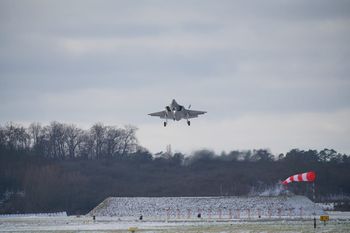 Polska poderwała myśliwce. Dwa lotniska zamknięte