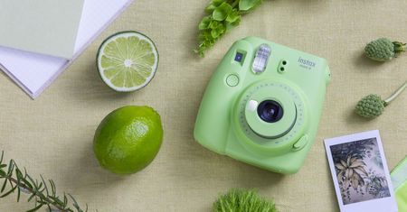 Fujifilm instax mini 9, czyli odświeżony, prosty aparat natychmiastowy