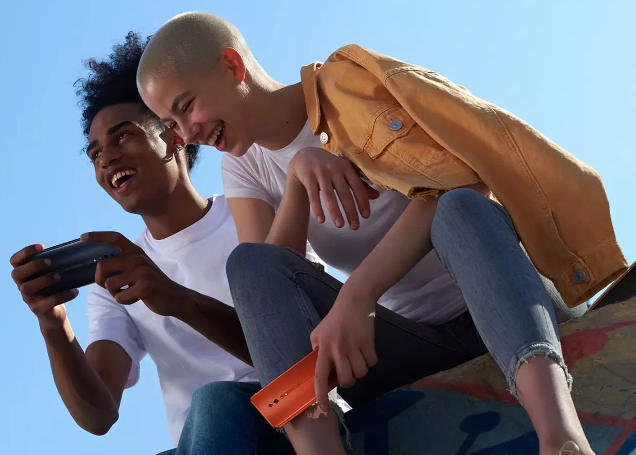 OPPO Reno Z oficjalnie. Wysuwanej kamerki nie ma, ale jest ekranowy czytnik i aparat 48 Mpix 1