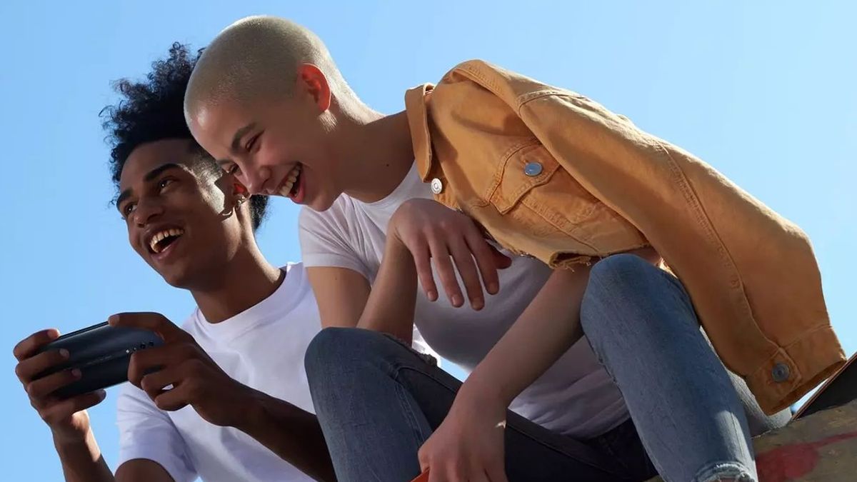 OPPO Reno Z oficjalnie. Wysuwanej kamerki nie ma, ale jest ekranowy czytnik i aparat 48 Mpix 1