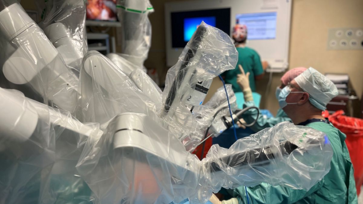 100 zabiegów wykonanych robotem Da Vinci.