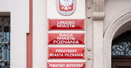 W piątek urzędowe drzwi będą zamknięte. W Poznaniu nieczynny magistrat, ZUS, skarbówka, sądy i wiele innych instytucji
