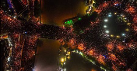 Wrze w Tbilisi. Kilkadziesiąt tysięcy osób na ulicach