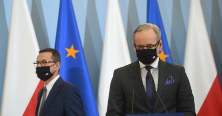 Rząd nie wyklucza ograniczeń dla niezaszczepionych. Bunt antyszczepionkowców narasta