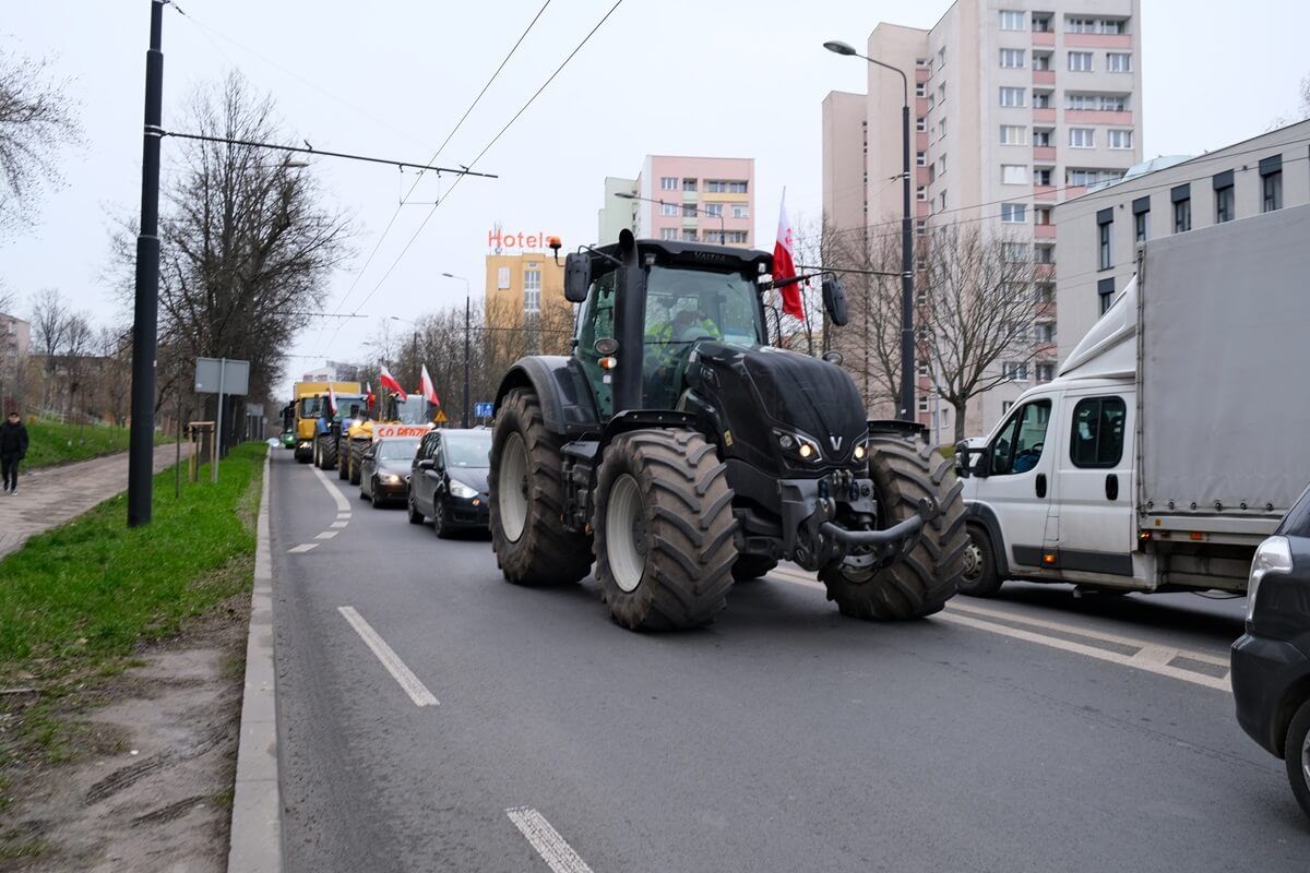 Rolnicy na zakończenie protestu wjechali do centrum Lublina