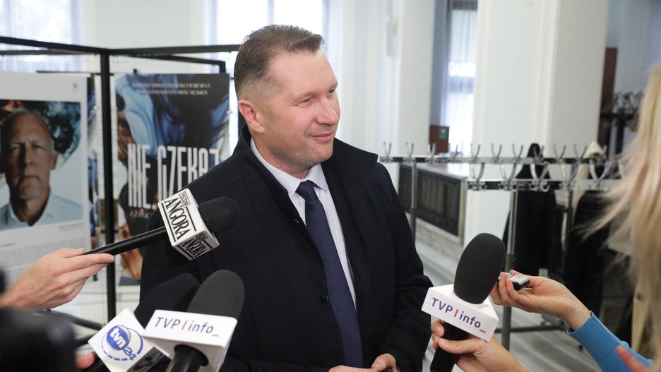 Warszawa, 22.11.2024. Poseł PiS Przemysław Czarnek podczas wypowiedzi dla mediów w Sejmie, 22 bm. (aldg) PAP/Tomasz Gzell