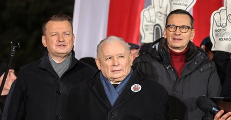 Tak rząd Morawieckiego pożyczał na świecie. Dług w kolejnym kraju na zakup uzbrojenia