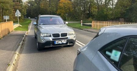 Kierowca BMW nie wytrzymał. To, co zrobił po rozprawie, zaskakuje