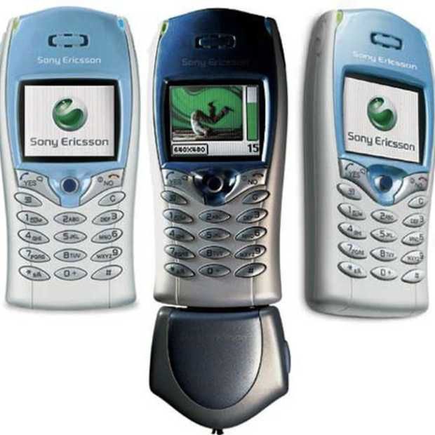 Sony Ericsson T68i z doczepionym aparatem