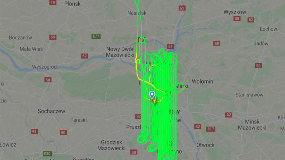 Samolot latał nad Warszawą. Mieszkańcy nie wiedzieli, co się dzieje.