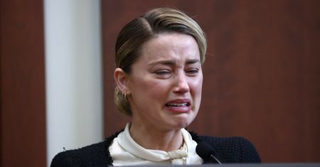 Podniosła wzrok i się zaczęło. Kamery nagrały reakcję Deppa