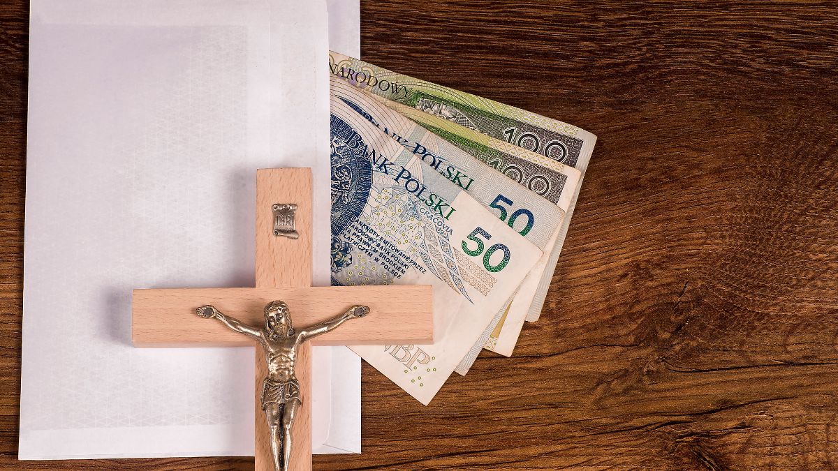 Ile dać księdzu do koperty?