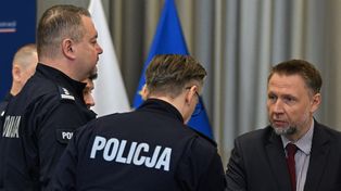 To nie koniec. MSWiA ogłasza. Policja zostanie w szkołach