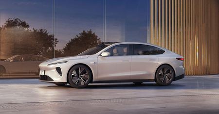 Nio pokazało flagowy model ET7. Na papierze przebija barierę 1000 km zasięgu