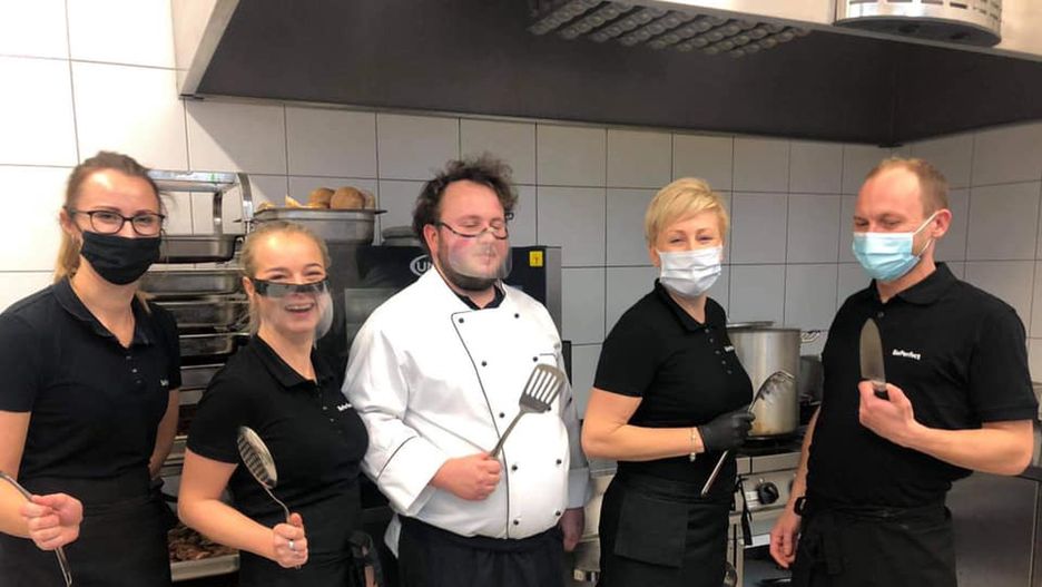 Koronawirus w Polsce. Darmowe posiłki dla medyków. Wsparcie w trudnych chwilach