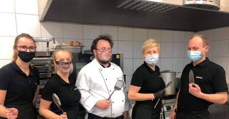 Koronawirus w Polsce. Darmowe posiłki dla medyków. Wsparcie w trudnych chwilach