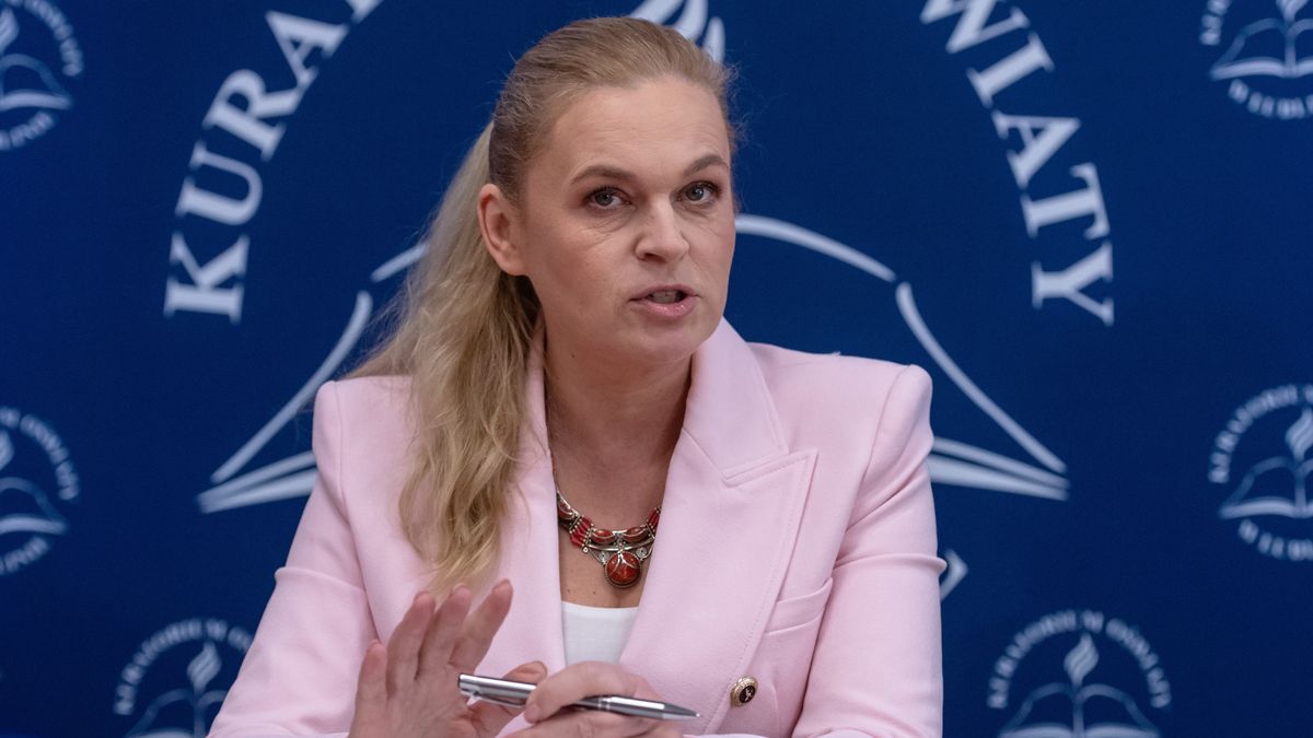 Lublin, 22.01.2024. Minister edukacji Barbara Nowacka podczas spotkania z p.o. lubelskiego kuratora oświaty Sebatianem Płonką i nauczycielami w Kuratorium Oświaty w Lublinie, 22 bm. (ad) PAP/Wojtek Jargiło