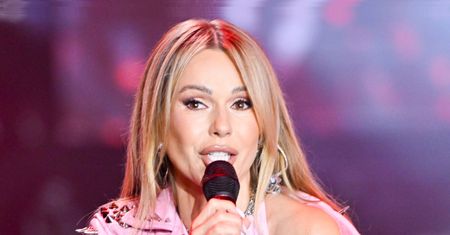 Doda się tłumaczy. Miała kończyć karierę, a dalej koncertuje