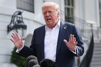 Trump powraca do wojny celnej. Znów grozi wysokimi stawkami