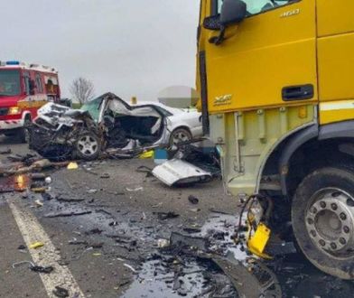 Kierowca audi zginął. Moment wypadku zarejestrowała kamera