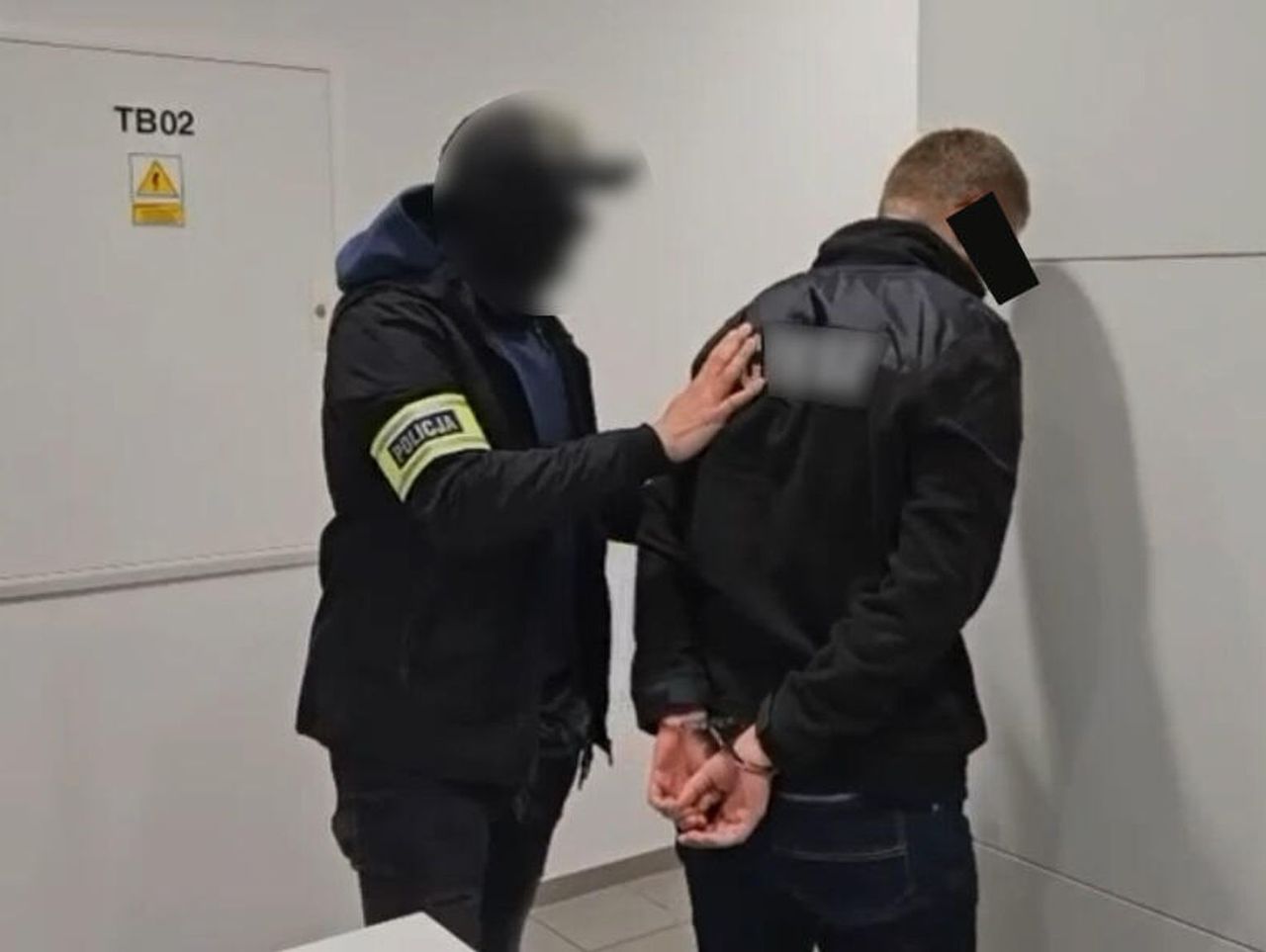 Łódź: Wrzucił do sieci grafikę, namierzyli go i przeszukali mieszkanie