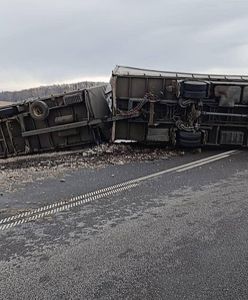 Wiatr aż przewrócił TIR-a. Całkowita blokada drogi