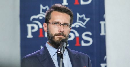 Fogiel pytany o majątek premiera i jego żony. Zasłania się Tuskiem i Hołownią