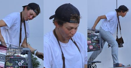 Loni Willison, borykająca się z kryzysem bezdomności, z papierosem w ustach ciągnie wózek z dobytkiem