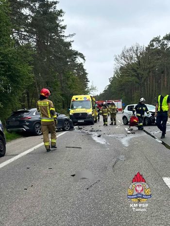 Zderzenie na DK10 w Czarnowie. Dwie osoby trafiły do szpitala