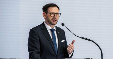 "Może grozić nawet 25 lat". Audytor śledczy o Sasinie i Obajtku
