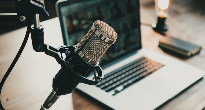 Wiadomo, kto słucha podcastów w Polsce. Poznaliśmy dane