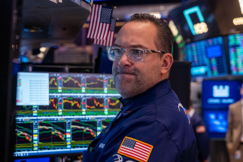 NEW YORK, NEW YORK - APRIL 17: Traders work on the floor of the New York Stock Exchange  (NYSE) on Wall Street on April 17, 2025 in New York City. Markets were down once again Thursday morning, as the global economy continues to react to President Trump's tariff policy. (Photo by Spencer Platt/Getty Images)