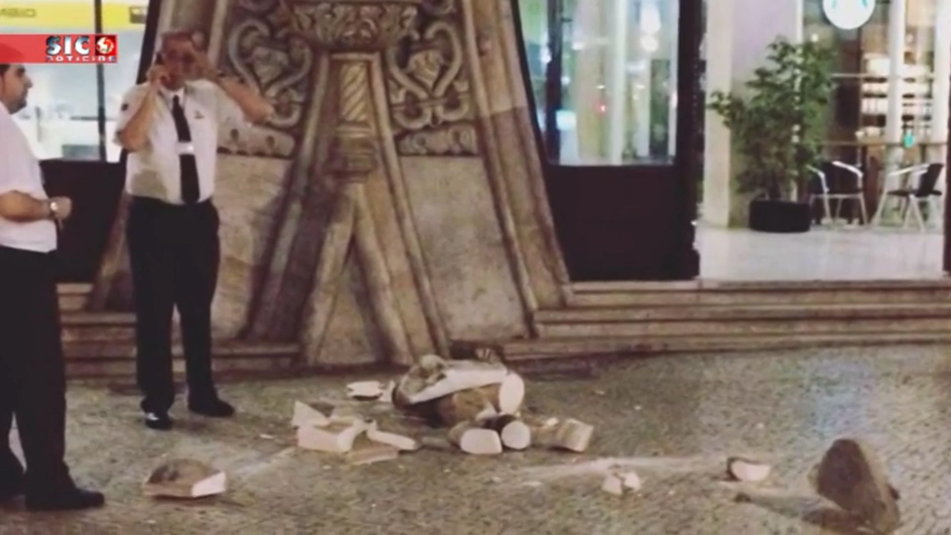 24-latek zniszczył 126-letnią rzeźbę podczas robienia selfie 4