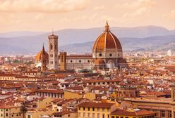 Turyści zapomnieli o 10 tysiącach dolarów. Pokojówka znalazła w sejfie majątek