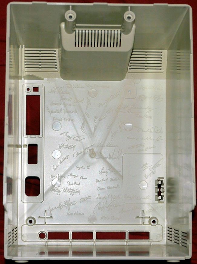 Podpisy twórców Macintosha (Fot. eBay/wozniac)