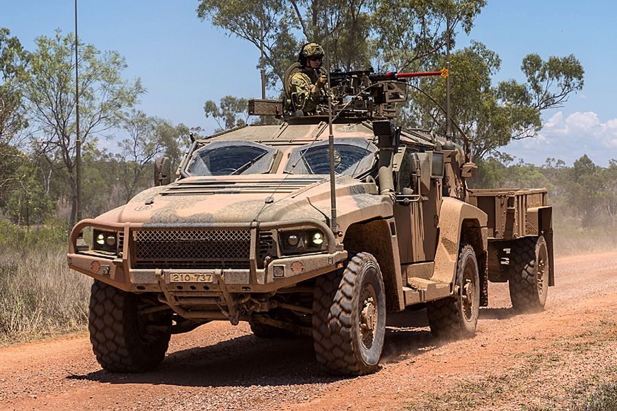 Pojazd wybrany w ramach programu Land 121 australijskich wojsk lądowych poddawany testom i ocenie podczas prób poligonowych w lutym 2018 r. w Townsville Field Training Area w północnym Queensland