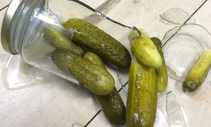 Kto płaci za zbity słoik w sklepie? Przepisy są jasne