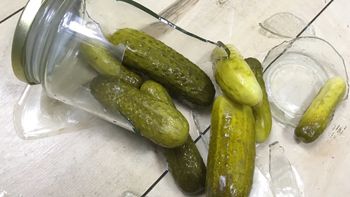 Kto płaci za zbity słoik w sklepie? Przepisy są jasne