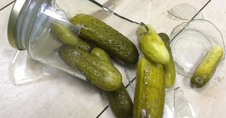 Kto płaci za zbity słoik w sklepie? Przepisy są jasne