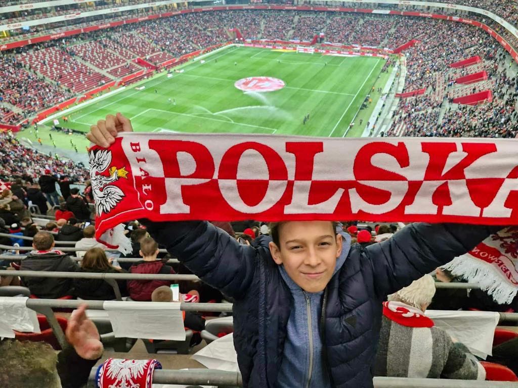 Jacek uwielbia piłkę nożną